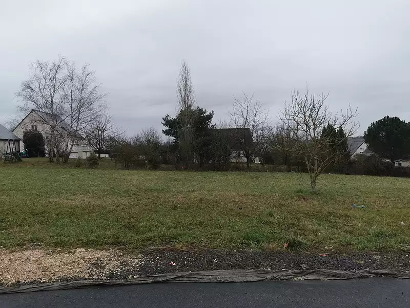 Terrain à bâtir, 610 m² - Azay-sur-Cher (37270)