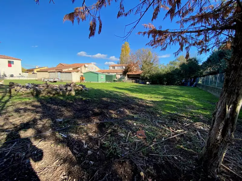 Terrain à bâtir, 637 m² - La Farlède (83210)