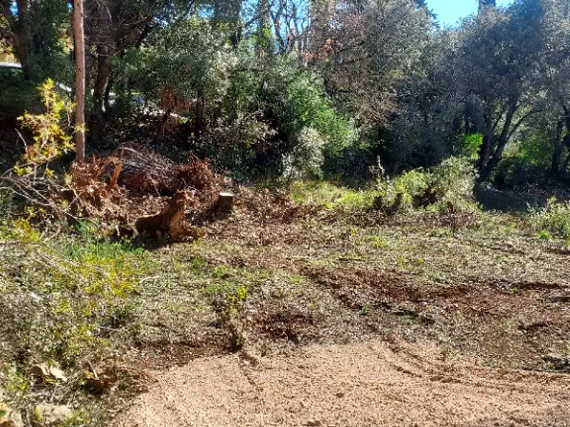 Terrain à bâtir, 760 m² - Bras (83149)