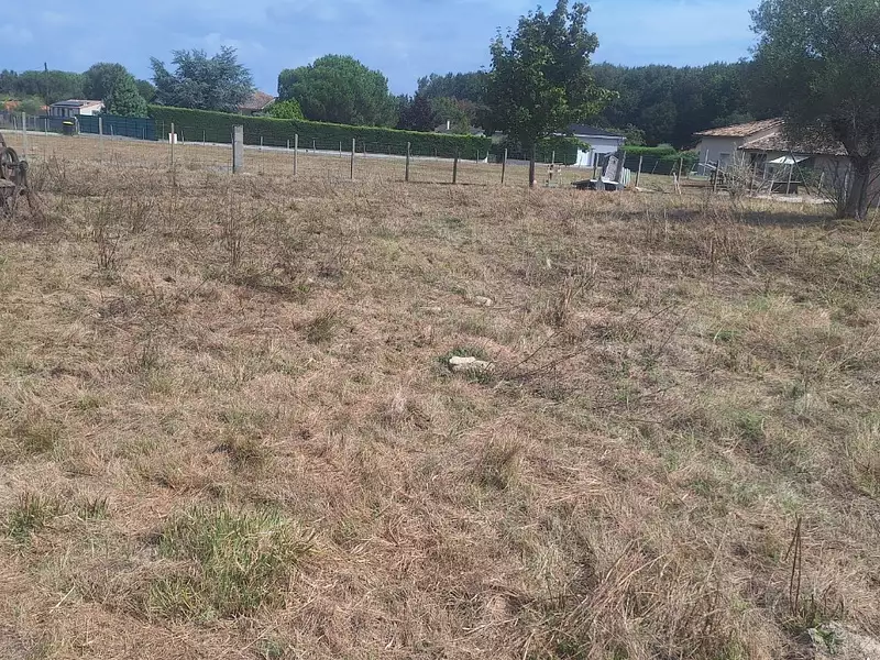 Terrain à bâtir, 700 m² - Saint-Etienne-de-Tulmont (82410)