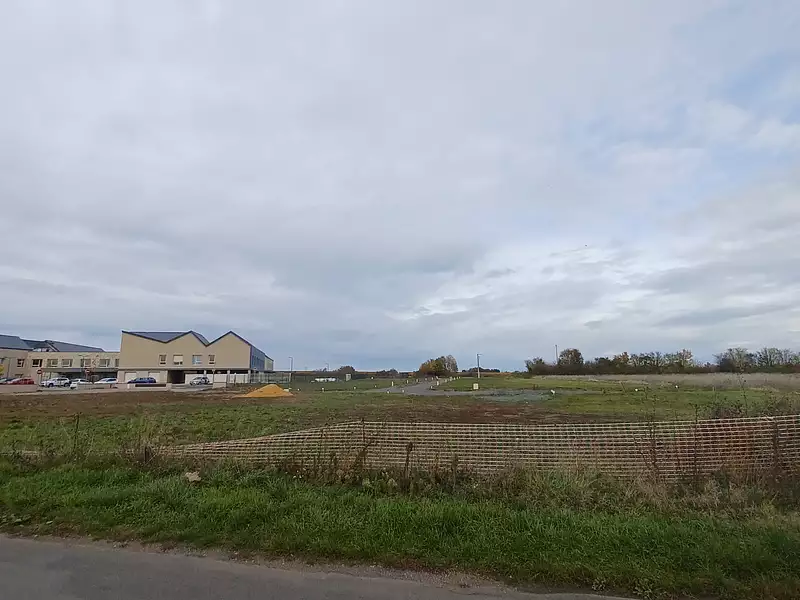 Terrain à bâtir, 322 m² - Montreuil-Bellay (49260)