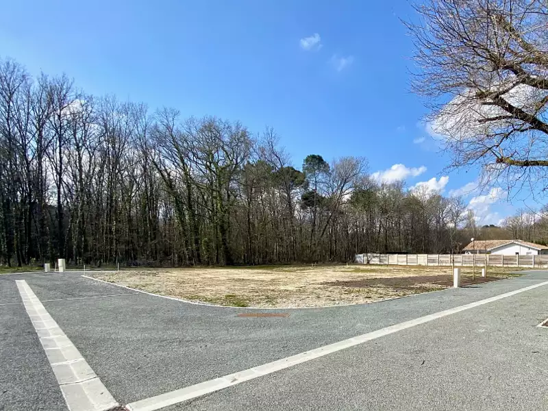 Terrain à bâtir, 400 m² - Avensan (33480)