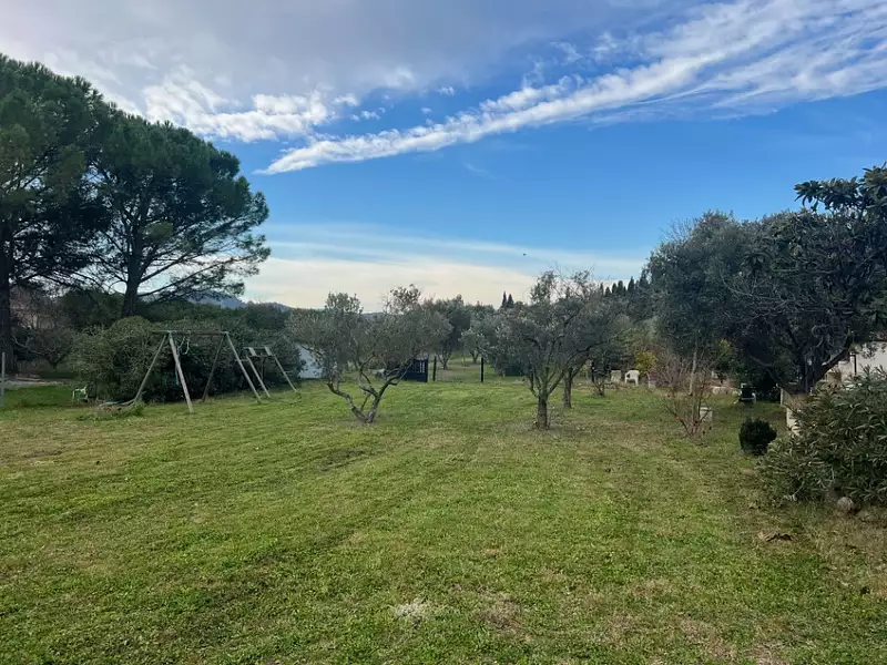 Terrain à bâtir, 1 100 m² - Mas-Blanc-des-Alpilles (13103)