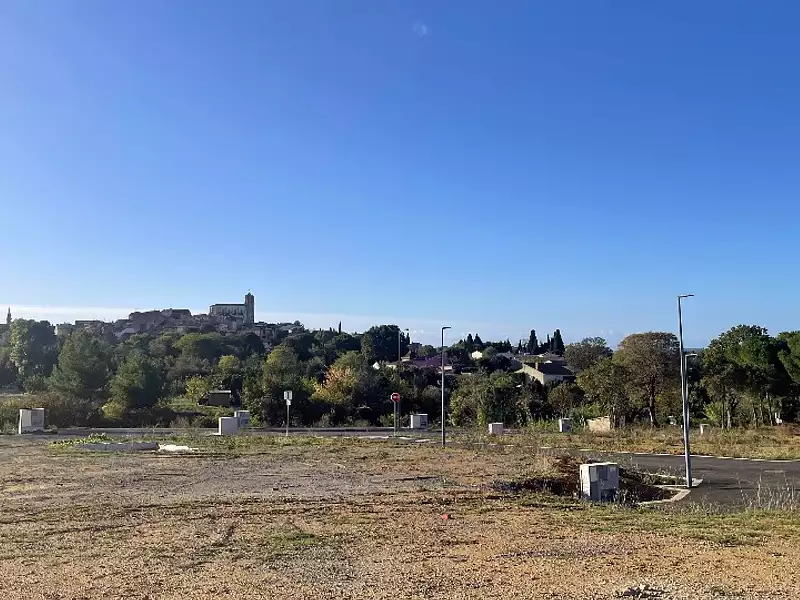 Terrain à bâtir, 427 m² - Corneilhan (34490)