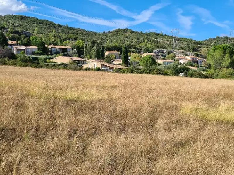 Terrain à bâtir, 676 m² - Peipin (04200)