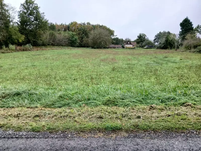 Terrain à bâtir, 2 000 m² - La Douze (24330)