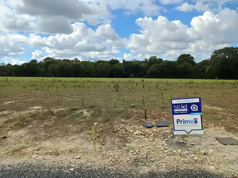 Terrain à bâtir, 807 m² - La Roche-sur-Yon (85000)