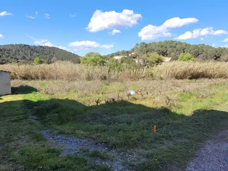 Terrain à bâtir, 300 m² - Pierrefeu-du-Var (83390)