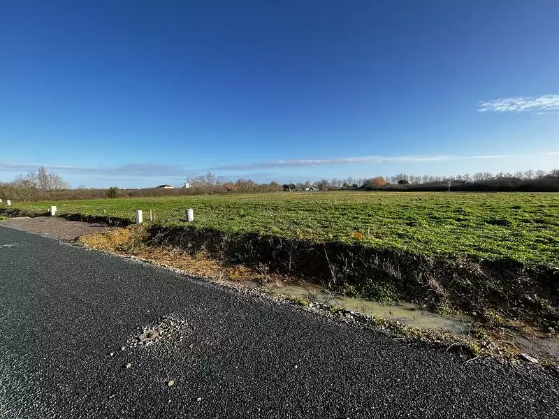 Terrain à bâtir, 585 m² - Saint-Michel-en-l'Herm (85580)