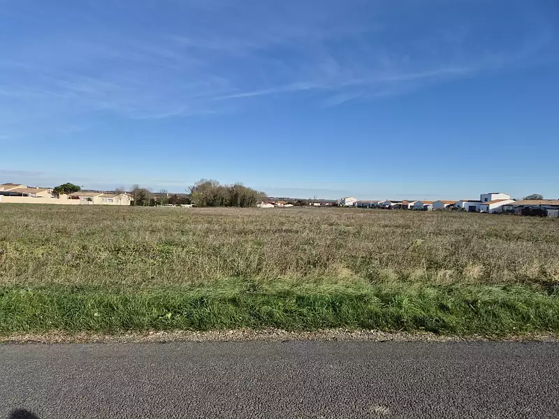Terrain à bâtir, 370 m² - Port-des-Barques (17730)