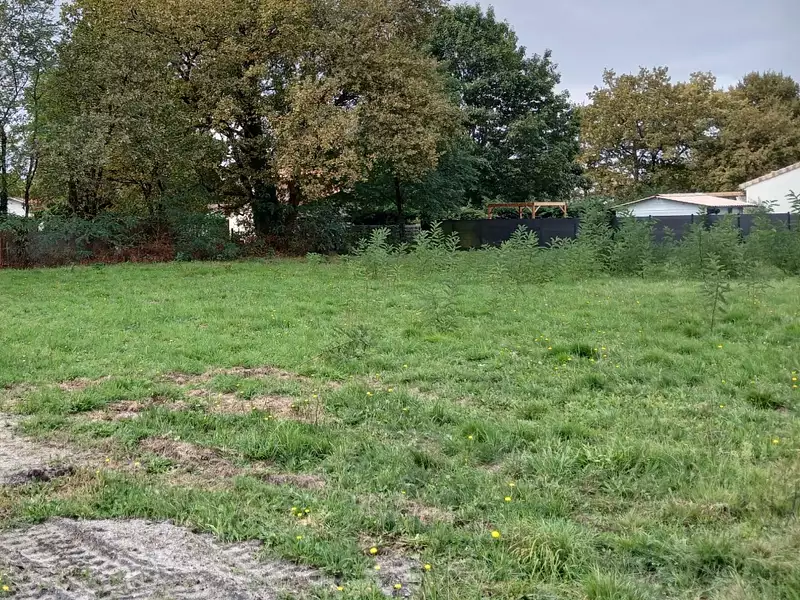 Terrain à bâtir, 700 m² - Le Barp (33114)