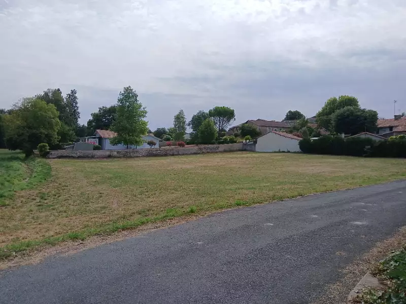 Terrain à bâtir, 1 912 m² - Saint-Martin-de-Ribérac (24600)