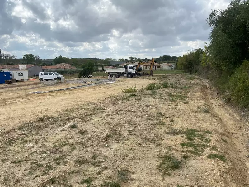 Terrain à bâtir, 450 m² - Pouzolles (34480)