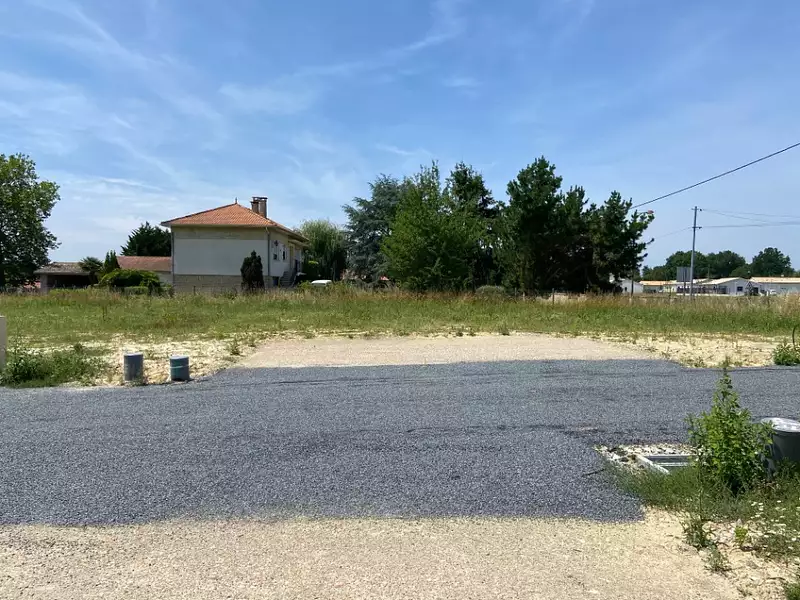 Terrain à bâtir, 853 m² - Roaillan (33210)