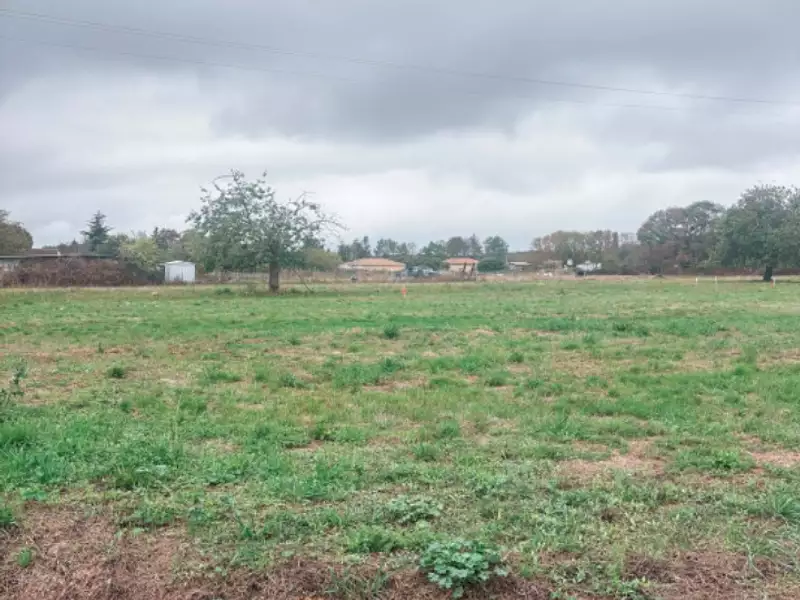 Terrain à bâtir, 800 m² - Coutras (33230)