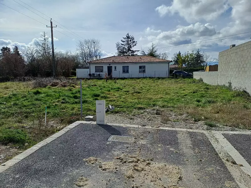Terrain à bâtir, 1 022 m² - La Tour-du-Crieu (09100)