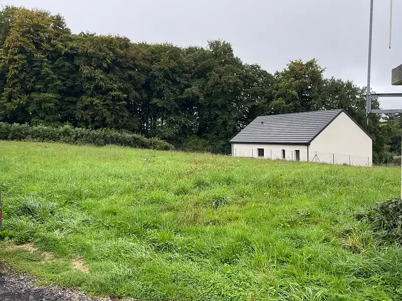 Terrain à bâtir, 773 m² - Lafeuillade-en-Vézie (15130)