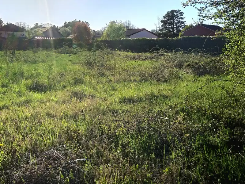 Terrain à bâtir, 950 m² - Vendat (03110)