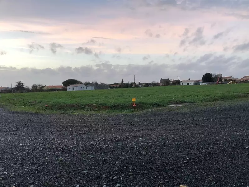 Terrain à bâtir, 526 m² - Tuffalun (49700)