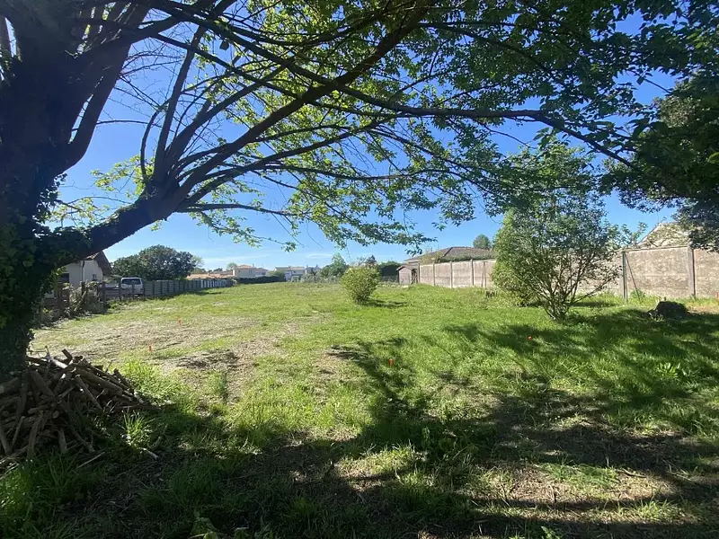 Terrain à bâtir, 819 m² - Saint-Médard-en-Jalles (33160)