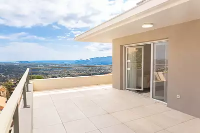 Dernier 4 pièces avec vue mer