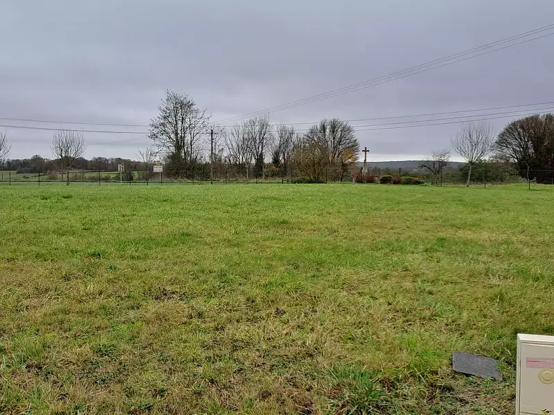 Terrain à bâtir, 553 m² - Baugé-en-Anjou (49150)