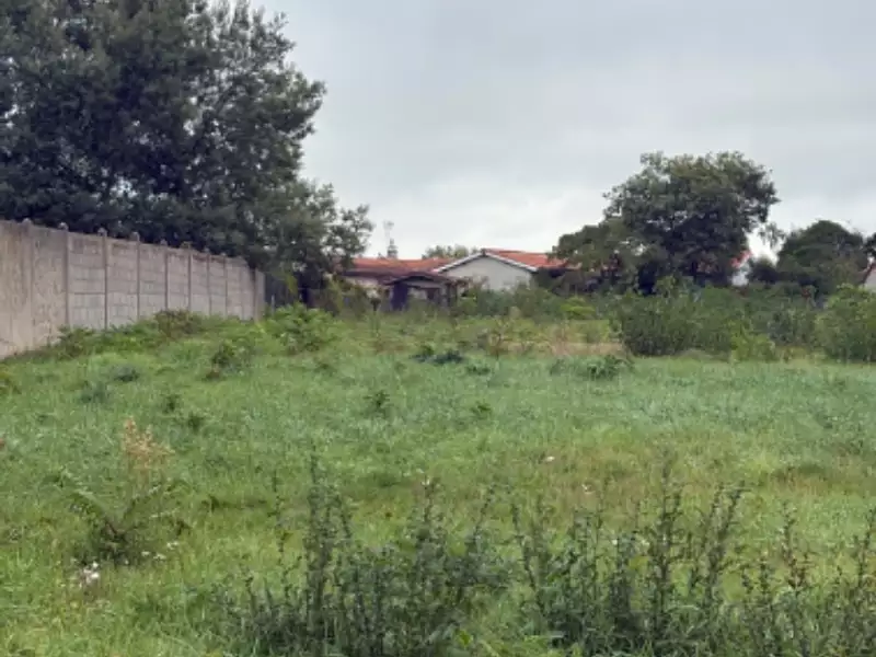 Terrain à bâtir, 700 m² - Villegouge (33141)