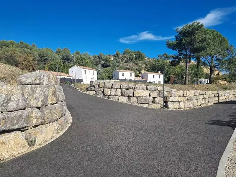 Terrain à bâtir, 450 m² - Cadenet (84160)