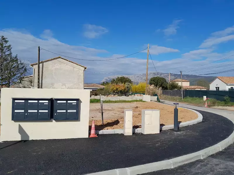 Terrain à bâtir, 500 m² - Pourrières (83910)