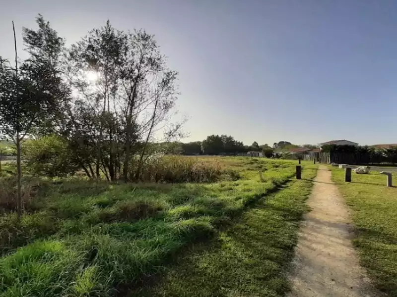 Terrain à bâtir, 450 m² - Saint-André-de-Cubzac (33240)