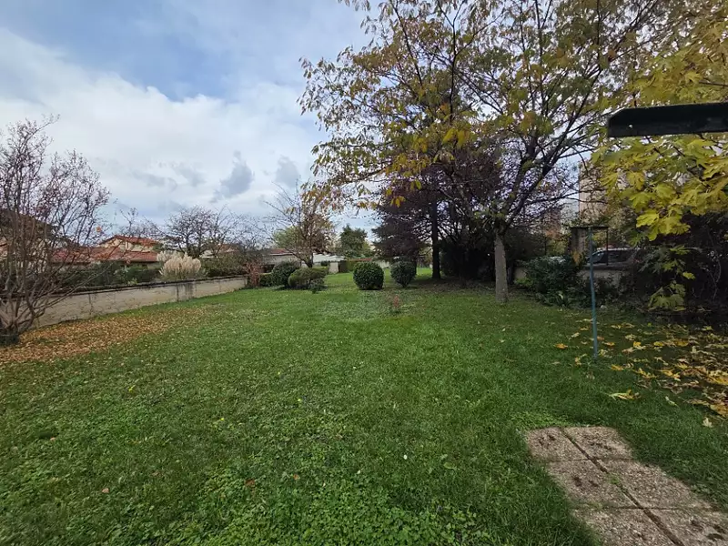 Terrain à bâtir, 453 m² - Vaulx-en-Velin (69120)