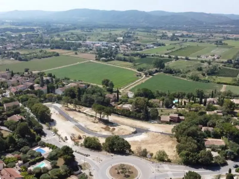 Terrain à bâtir, 722 m² - Cadenet (84160)