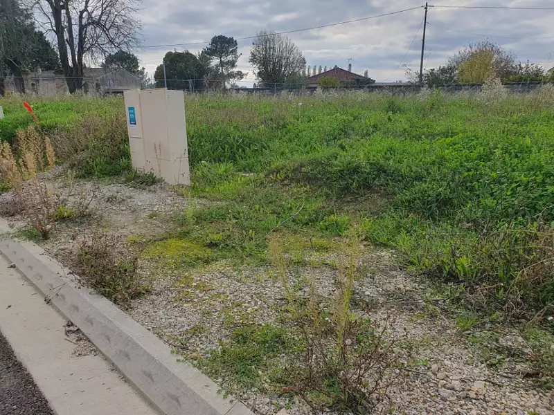 Terrain à bâtir, 370 m² - Saint-André-de-Cubzac (33240)