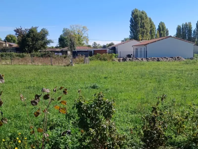 Terrain à bâtir, 750 m² - Hourtin (33990)