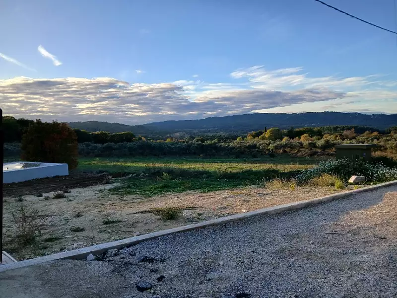 Terrain à bâtir, 334 m² - Rognes (13840)