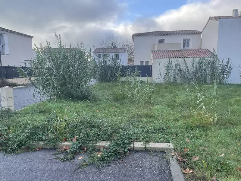 Terrain à bâtir, 234 m² - Mallemort (13370)