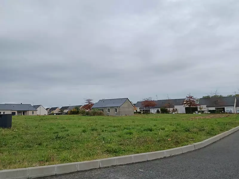 Terrain à bâtir, 711 m² - Allonnes (49650)