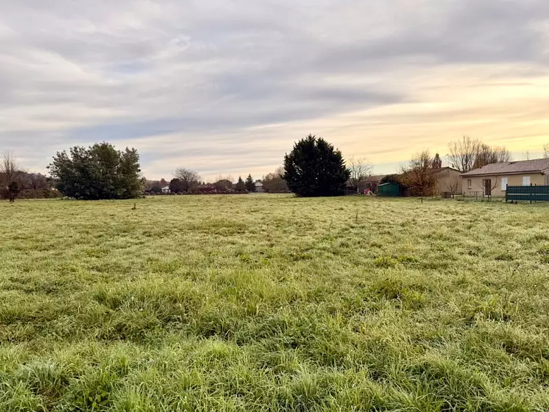 Terrain à bâtir, 700 m² - Bergerac (24100)