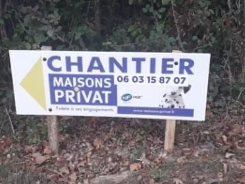 Terrain à bâtir, 946 m² - La Roche-sur-Yon (85000)