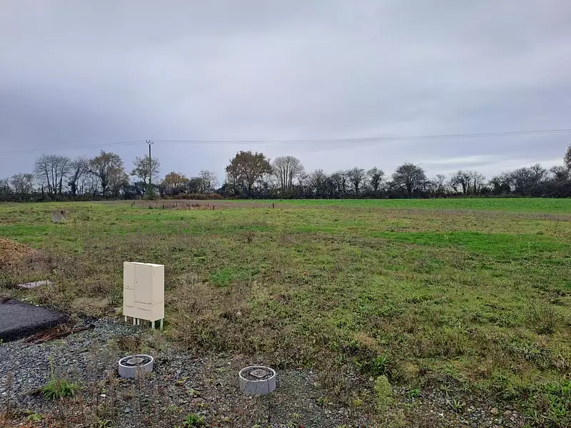 Terrain à bâtir, 561 m² - La Membrolle-sur-Longuenée (49770)