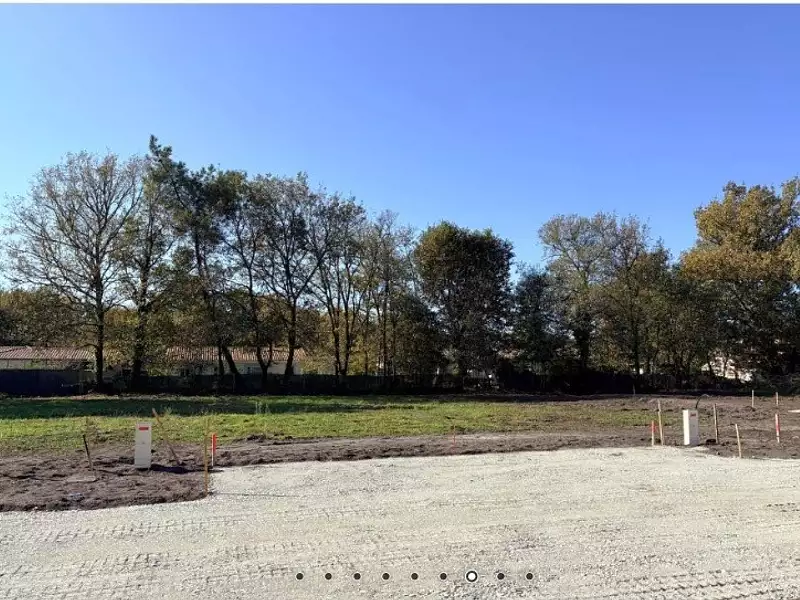Terrain à bâtir, 800 m² - Saint-Magne (33125)
