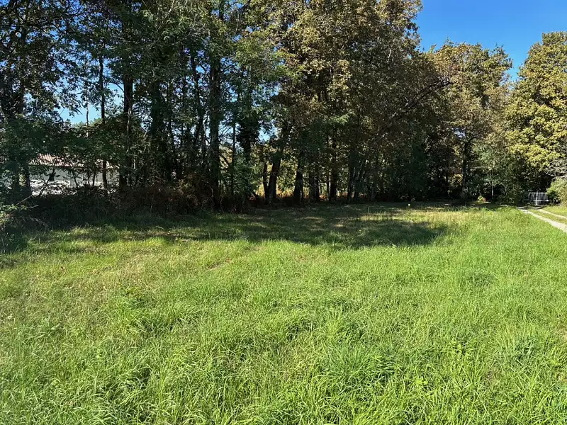 Terrain à bâtir, 800 m² - Saint-Sauveur (33250)