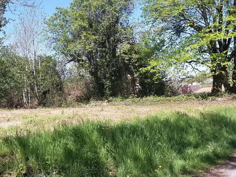 Terrain à bâtir, 2 500 m² - Nontron (24300)