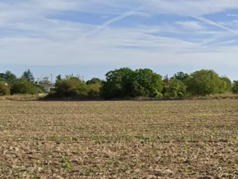 Terrain à bâtir, 892 m² - Doué-en-Anjou (49700)