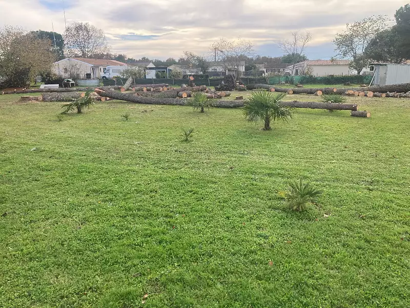 Terrain à bâtir, 900 m² - Les Peintures (33230)