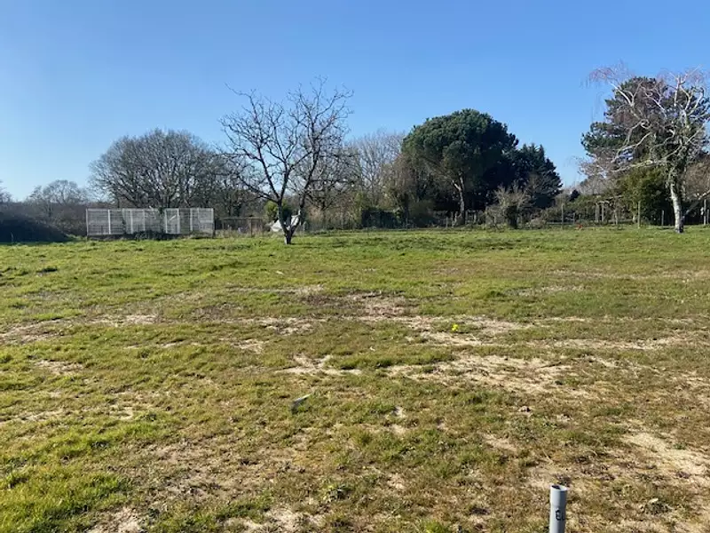 Terrain à bâtir, 1 200 m² - Besné (44160)