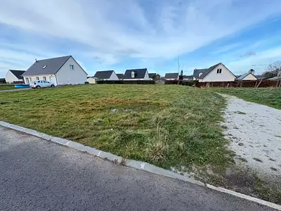 Terrain à bâtir, 718 m²