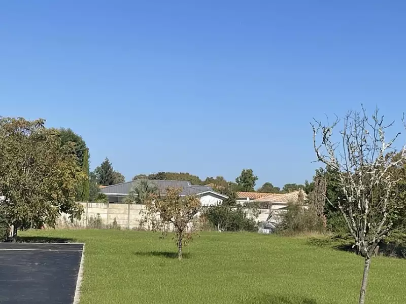 Terrain à bâtir, 1 030 m² - Saint-Médard-en-Jalles (33160)