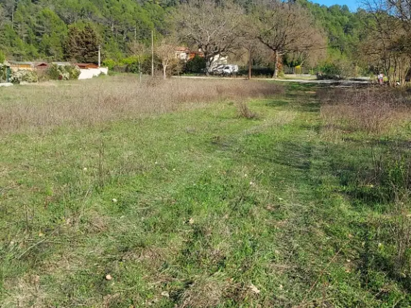 Terrain à bâtir, 1 200 m² - Brue-Auriac (83119)