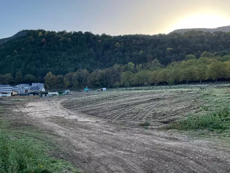 Terrain à bâtir, 740 m² - Saint-Etienne-le-Laus (05130)